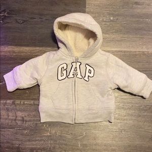 ☘️2/$25☘️Sherpa lined baby GAP zip up sweat jacket